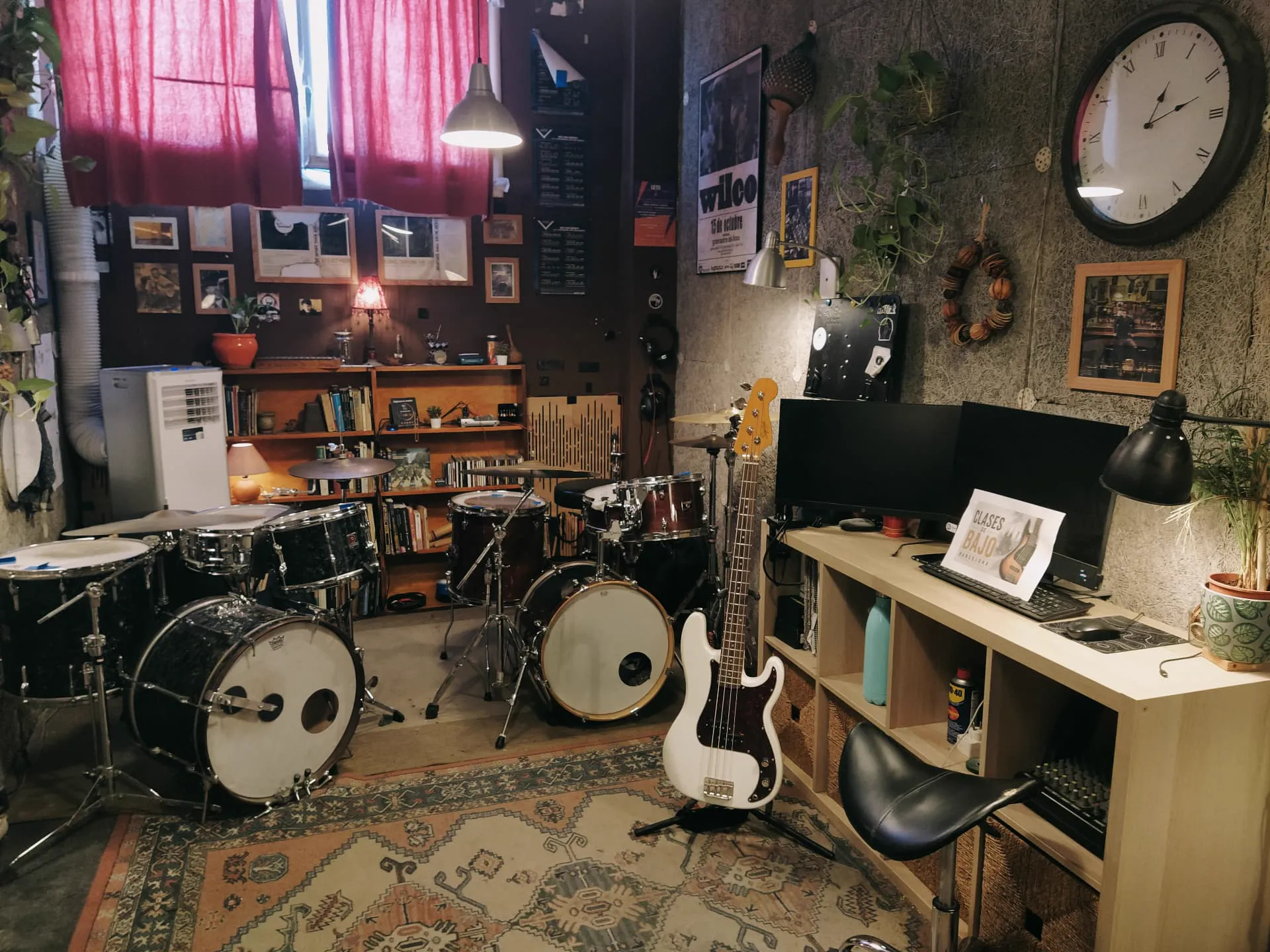 Estudio de bajo eléctrico en Barcelona